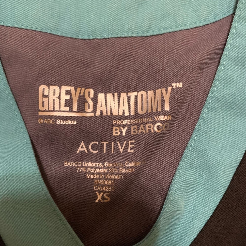 Greys Anatomy Active Matching Scrub Set - image 7